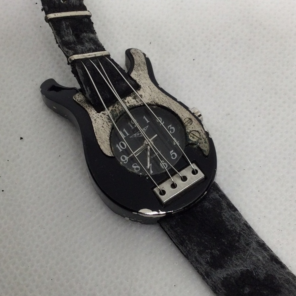 Guitar Watch used condition needs repair but awesome 😎